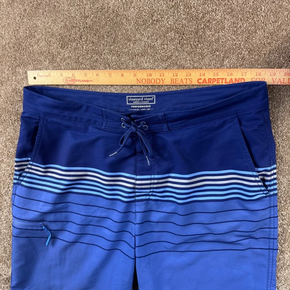 Vineyard Vines Mens Performance Board‎ Shorts Blue Striped Size 35 Swim Trunks